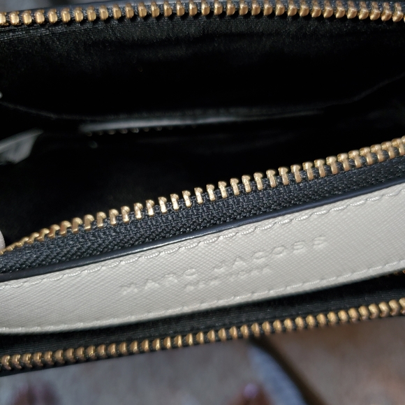 Marc Jacobs Snapshot Cluth is Gray - Picture 4 of 7